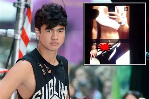 calum hood leaked nudes|5SOS star Calum Hood confesses to penis video: Least ya know。